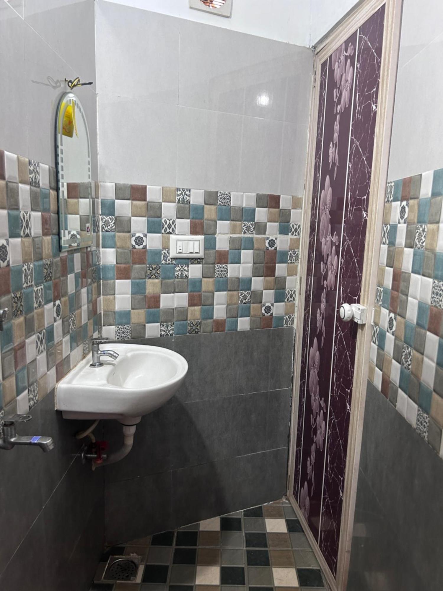 Chaithritha Ladies Homestay Thiruvananthapuram Zewnętrze zdjęcie