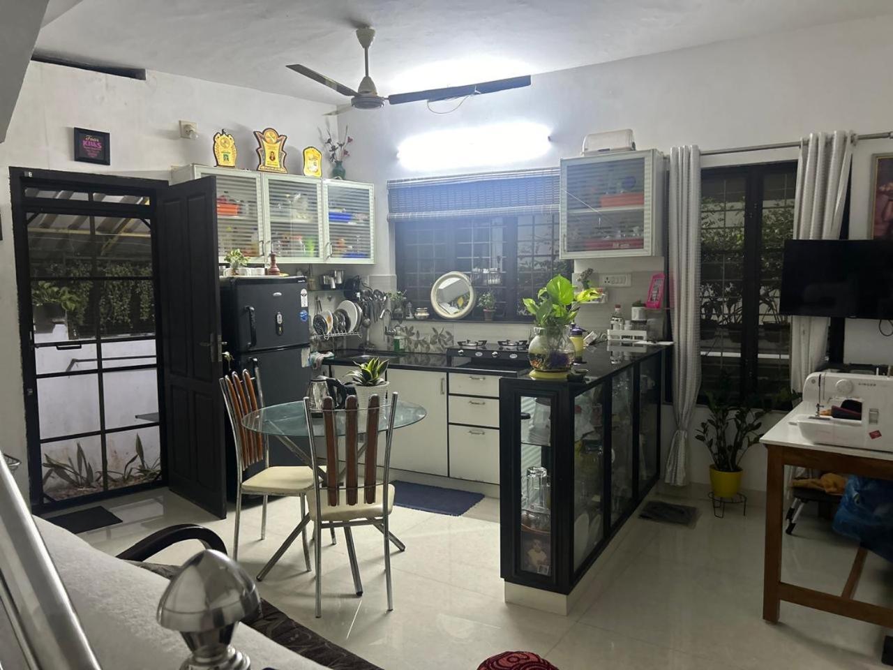 Chaithritha Ladies Homestay Thiruvananthapuram Zewnętrze zdjęcie
