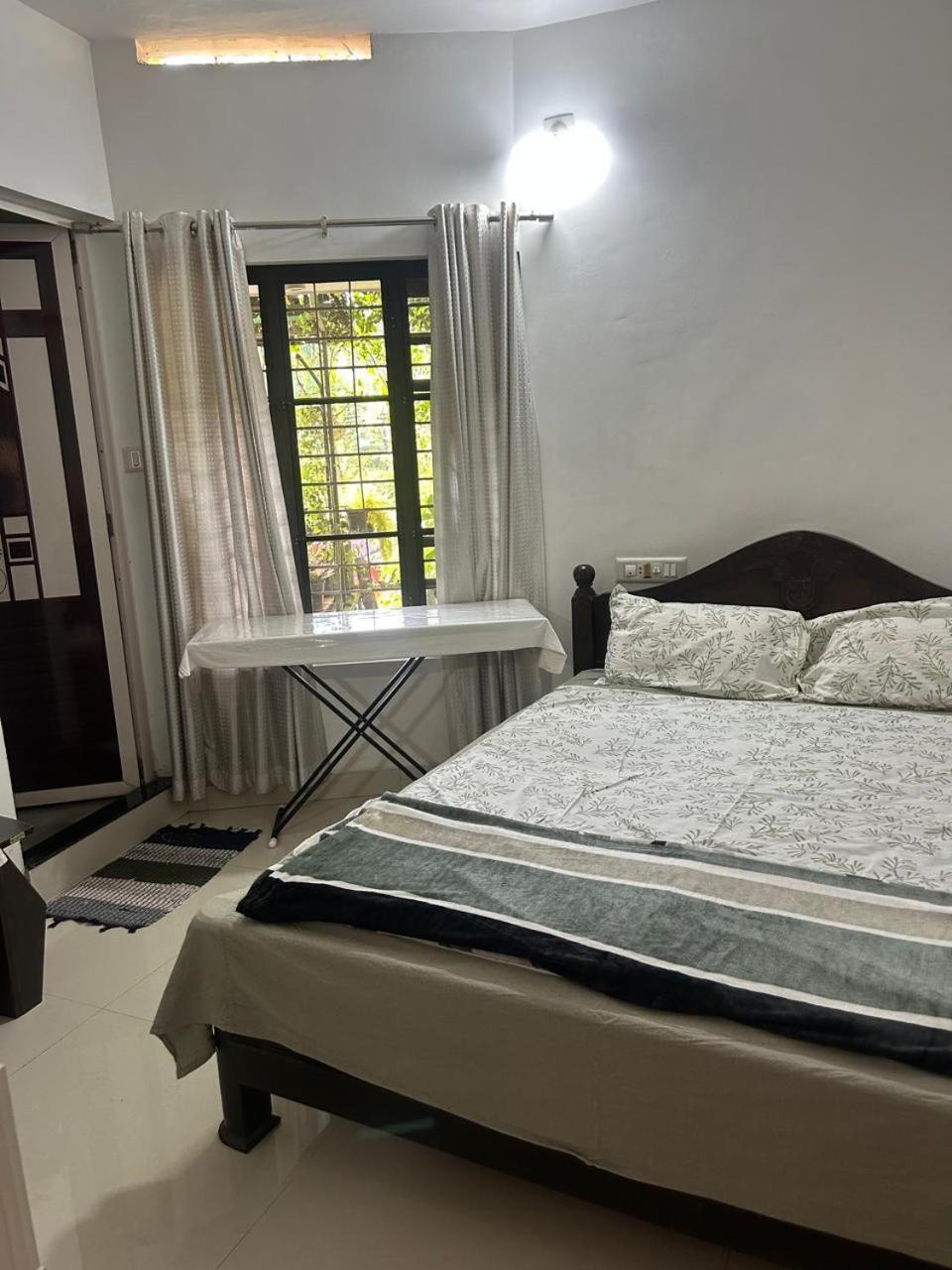 Chaithritha Ladies Homestay Thiruvananthapuram Zewnętrze zdjęcie